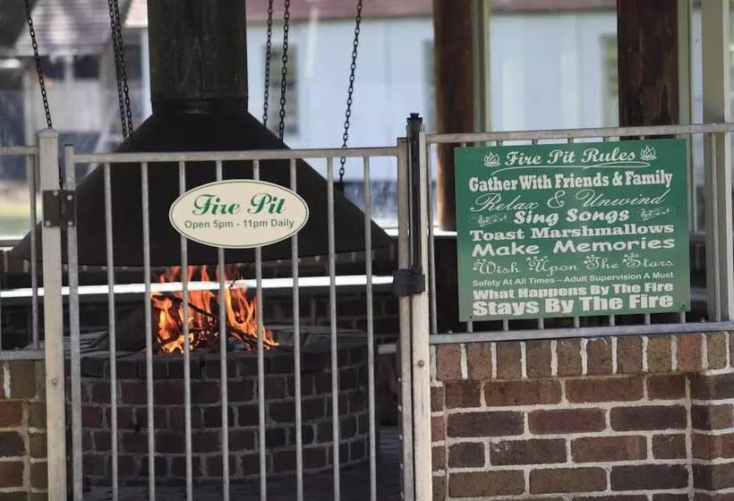 Hotel Federation Gardens & Possums Hideaway