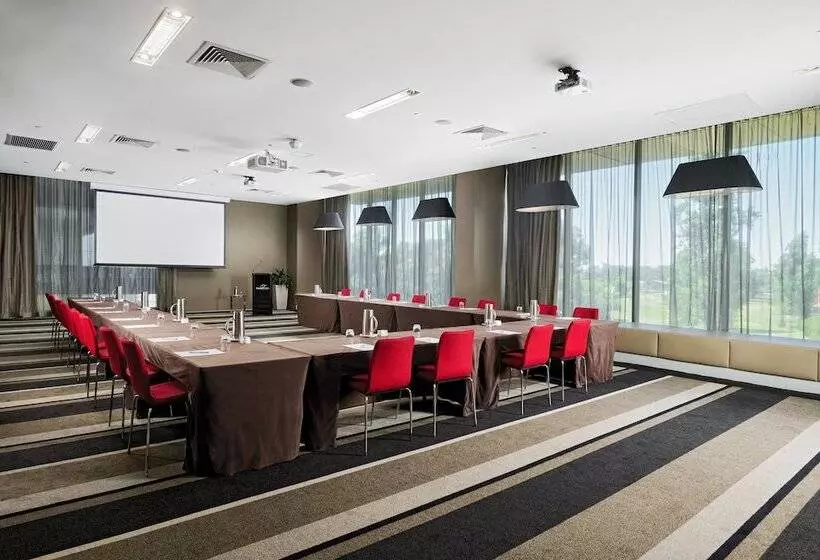 هتل Fraser Suites Perth