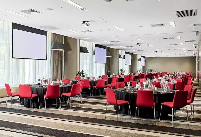 هتل Fraser Suites Perth