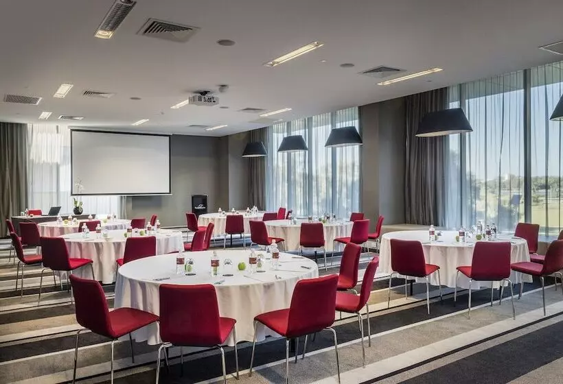 هتل Fraser Suites Perth