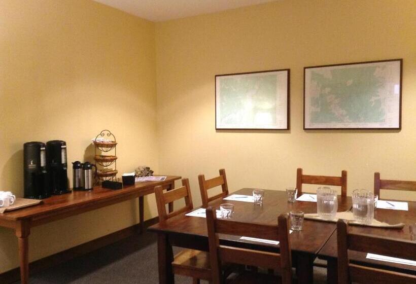 酒店 Howe Sound Inn & Brewing Company