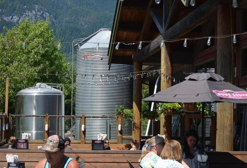 酒店 Howe Sound Inn & Brewing Company
