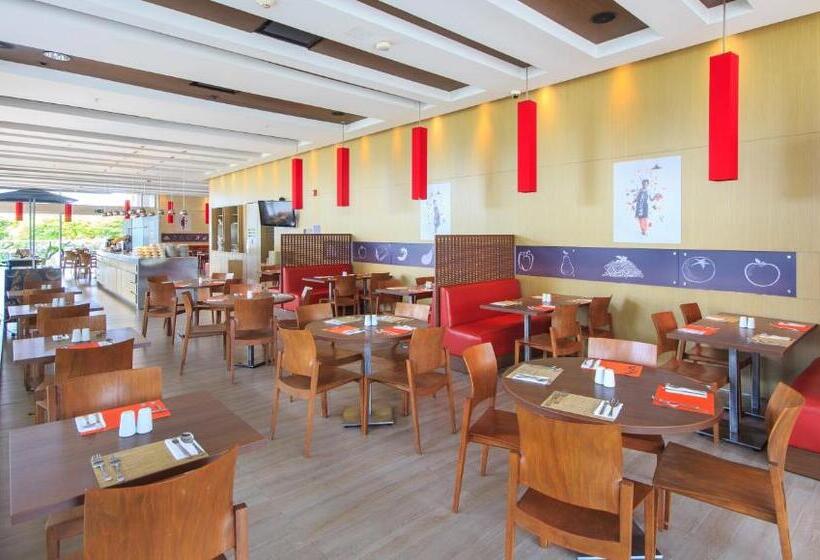 בית מלון כפרי Ibis Medellin