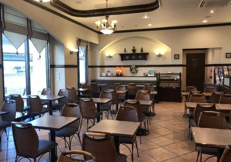 酒店 Naha Beach Side