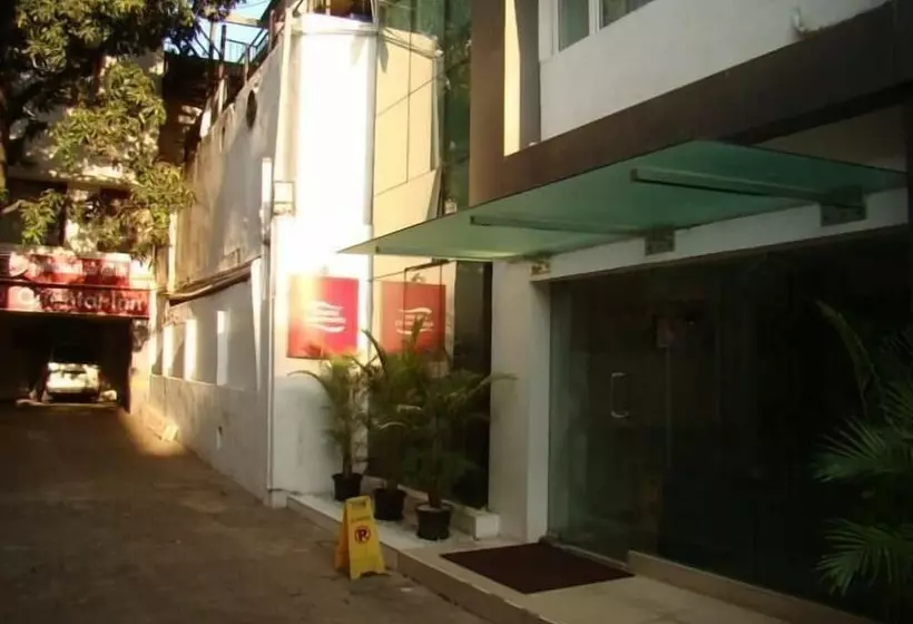 Hotelli Super Townhouse Oriental Inn
