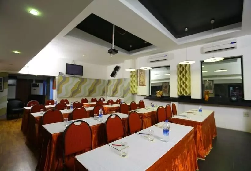 Hotelli Super Townhouse Oriental Inn