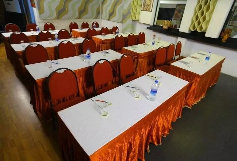 Hotelli Super Townhouse Oriental Inn