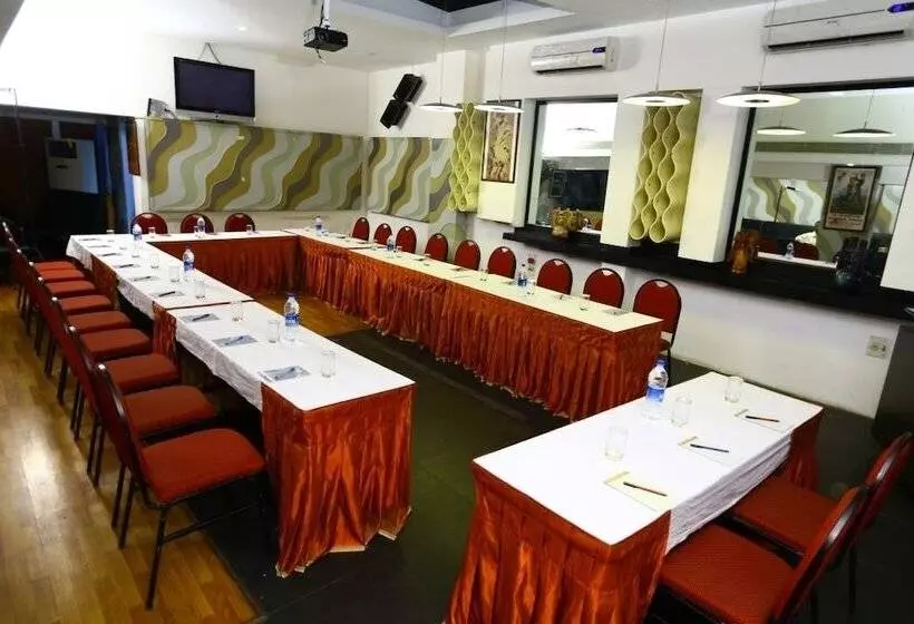 Hotelli Super Townhouse Oriental Inn