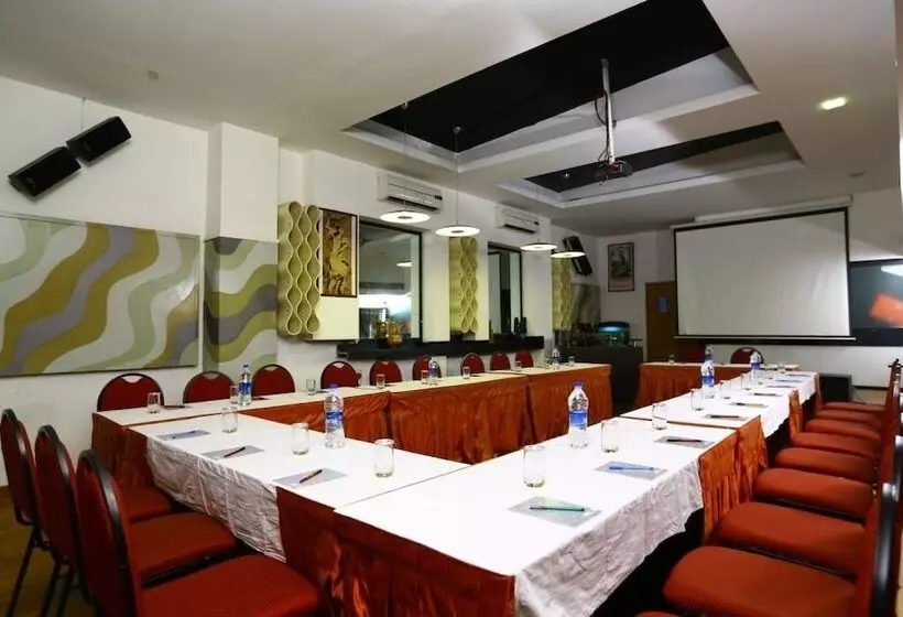 Hotelli Super Townhouse Oriental Inn