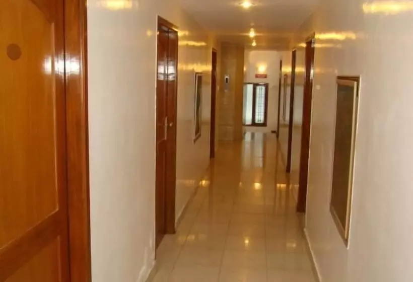 Hotelli Super Townhouse Oriental Inn