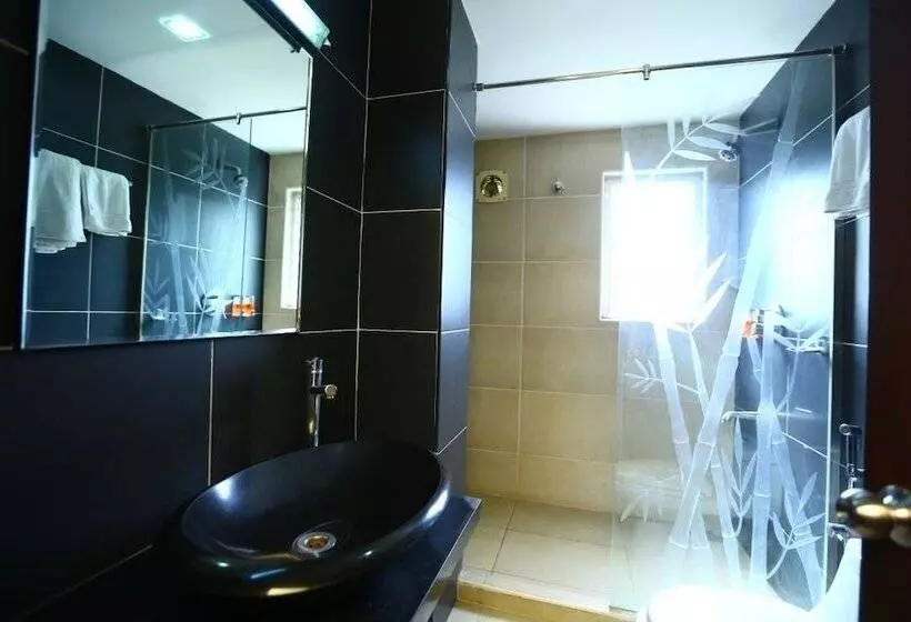 Hotelli Super Townhouse Oriental Inn