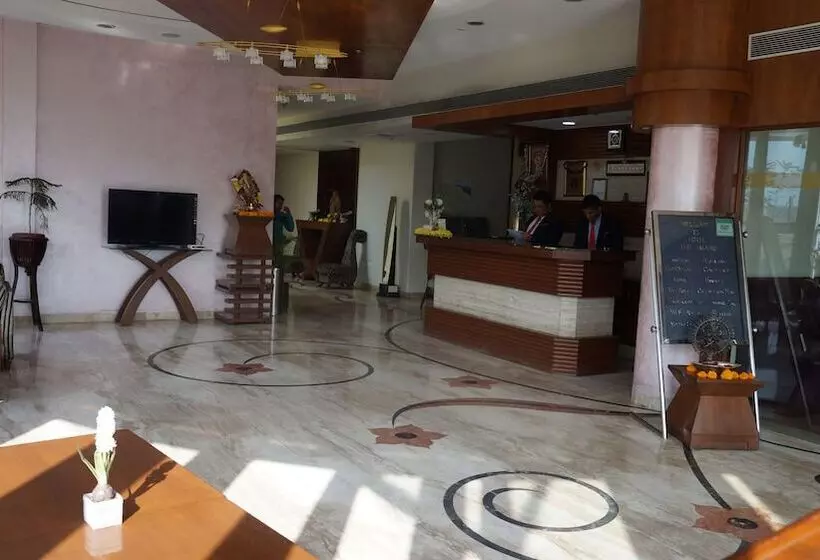 Отель The Amaris