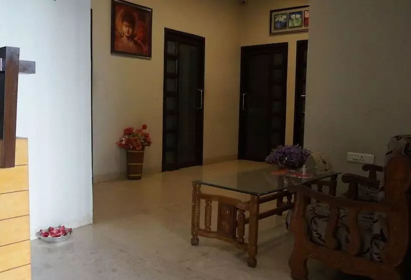 Отель The Amaris