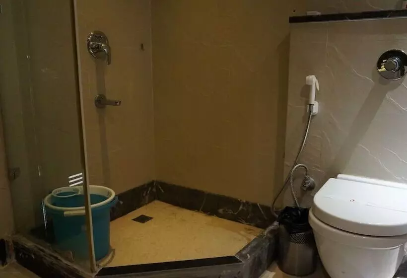 Отель The Amaris