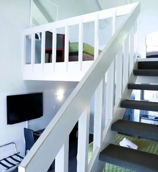 مُتل Airport Manor Inn