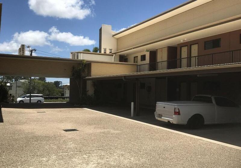 Мотель Rocky Resort Motor Inn