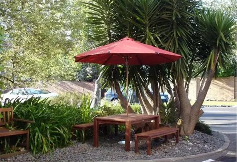 Off Broadway Motel