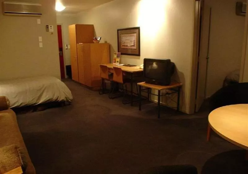 Off Broadway Motel