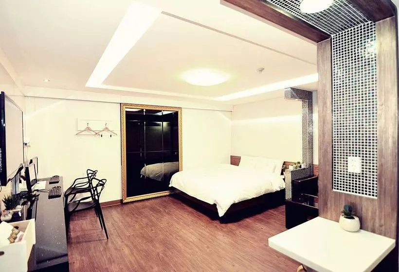 فندق على الطريق Haeundae Society