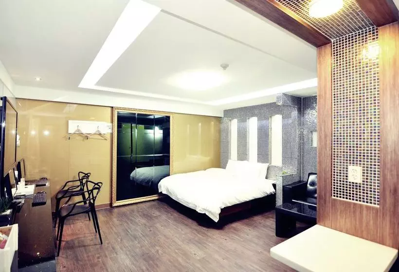 فندق على الطريق Haeundae Society