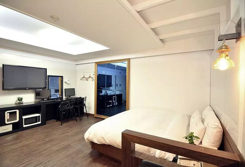 فندق على الطريق Haeundae Society