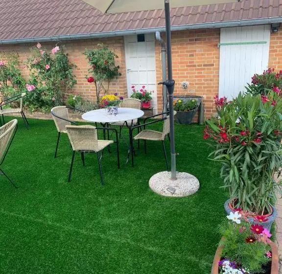 Aamiaismajoitus (B&B) Les Garçonnières De Sologne