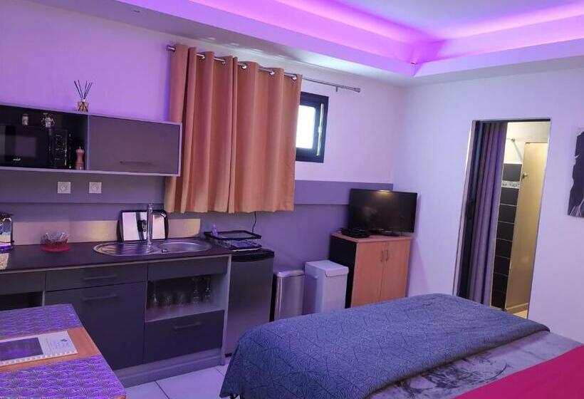 Hostal 170 Room 14 Service Appartement