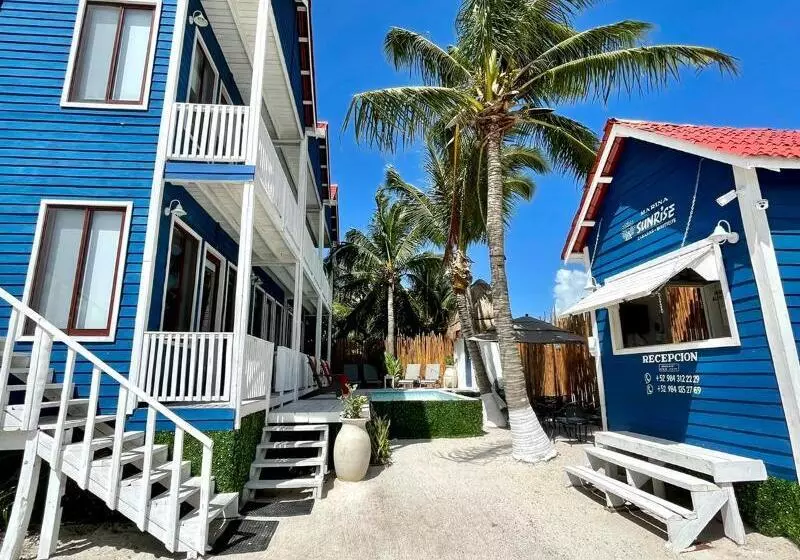 Hotelli Marina Sunrise