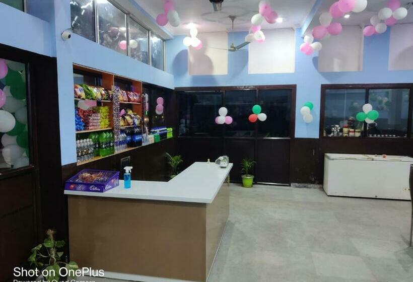 호텔 Oyo 87549 Andaaz Residency Room & Restaurant