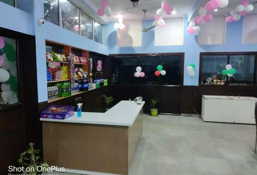 ホテル Oyo 87549 Andaaz Residency Room & Restaurant