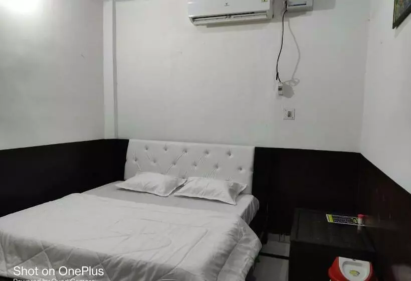 ホテル Oyo 87549 Andaaz Residency Room & Restaurant