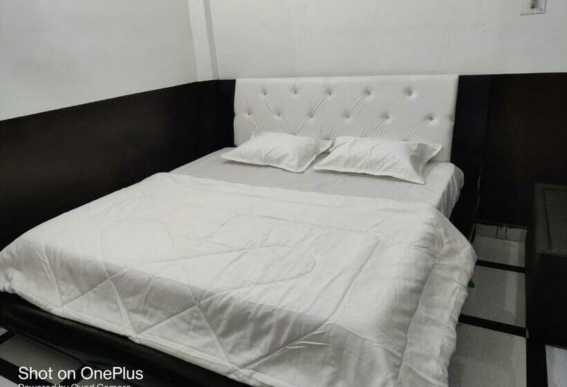 호텔 Oyo 87549 Andaaz Residency Room & Restaurant