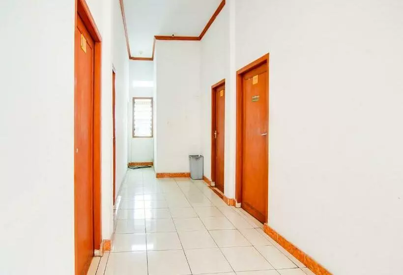 هتل Oyo 91063 Kost Bunga