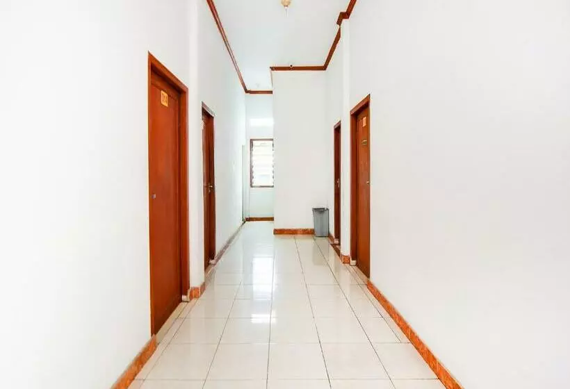 هتل Oyo 91063 Kost Bunga