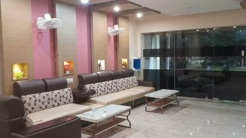 ホテル Sai Velan Residency
