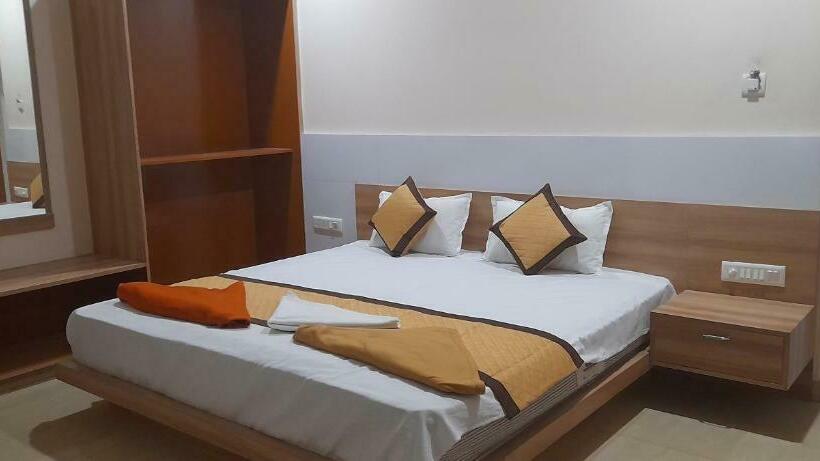 Hotel Sai Velan Residency