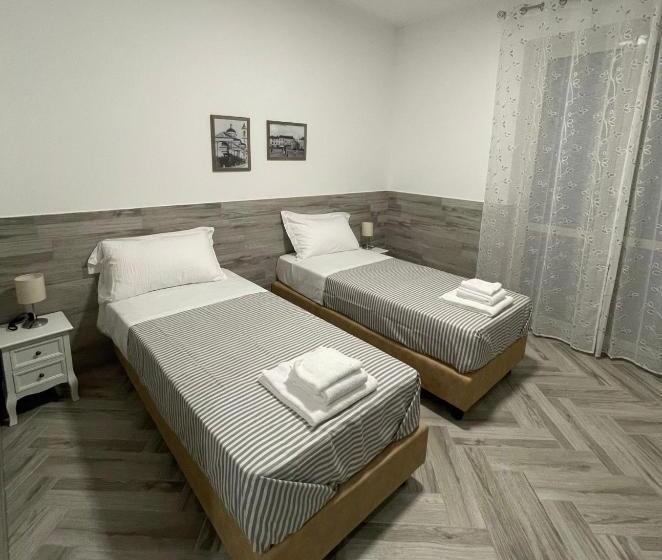 بنسيون Holiday Rooms Rho