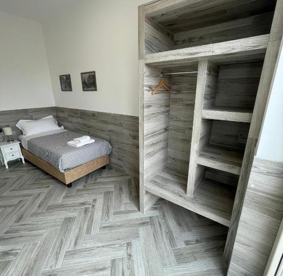 بنسيون Holiday Rooms Rho