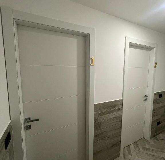 بنسيون Holiday Rooms Rho