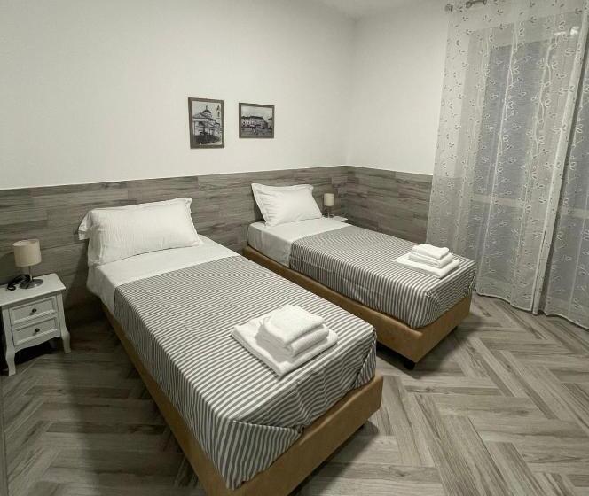 بنسيون Holiday Rooms Rho