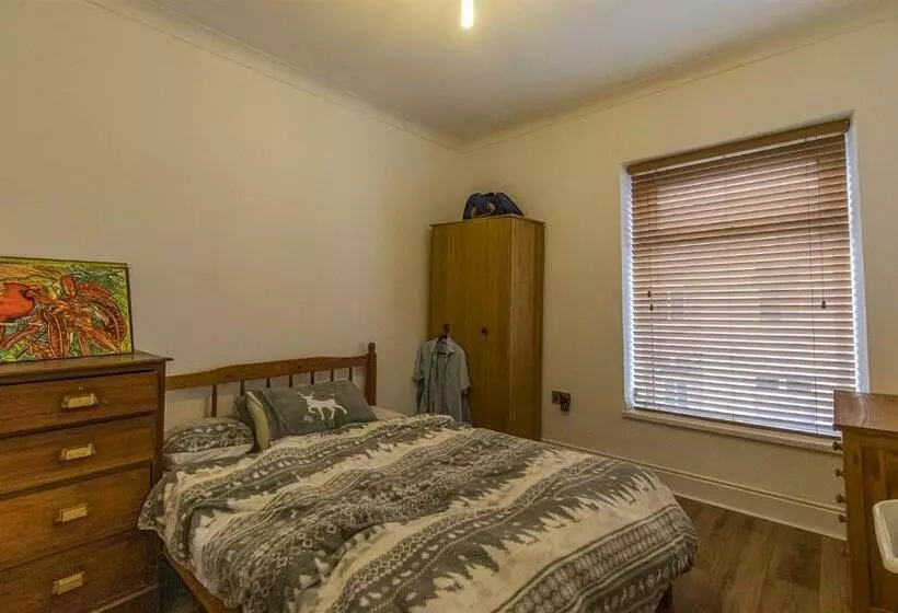 پانسیون Millennium Stadium Guest House