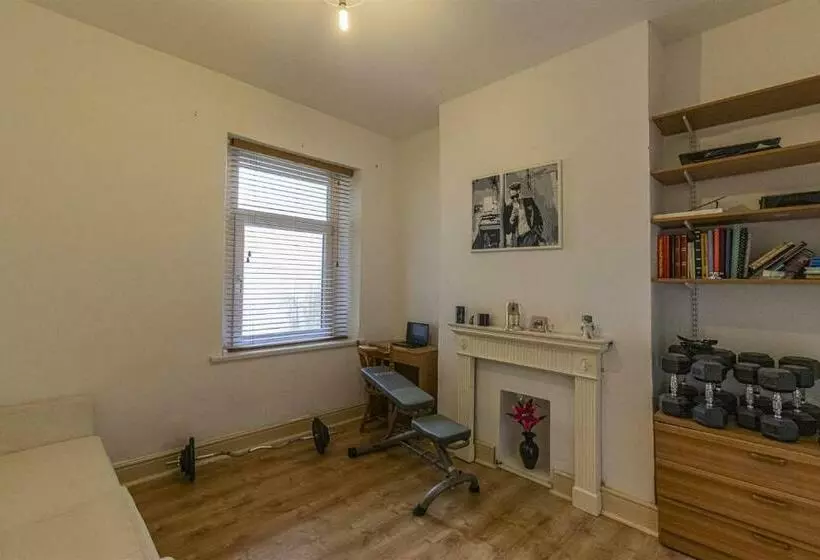 پانسیون Millennium Stadium Guest House