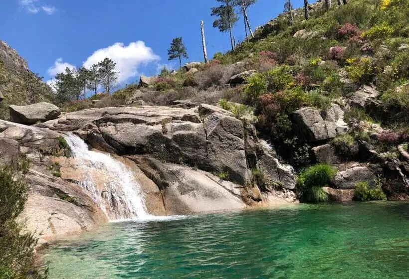 ベッドアンドブレックファースト Waterfalls Gerês Al