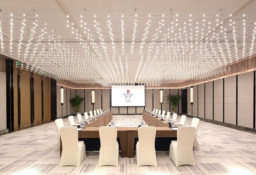 Hotel Hualuxe Yibin, An Ihg