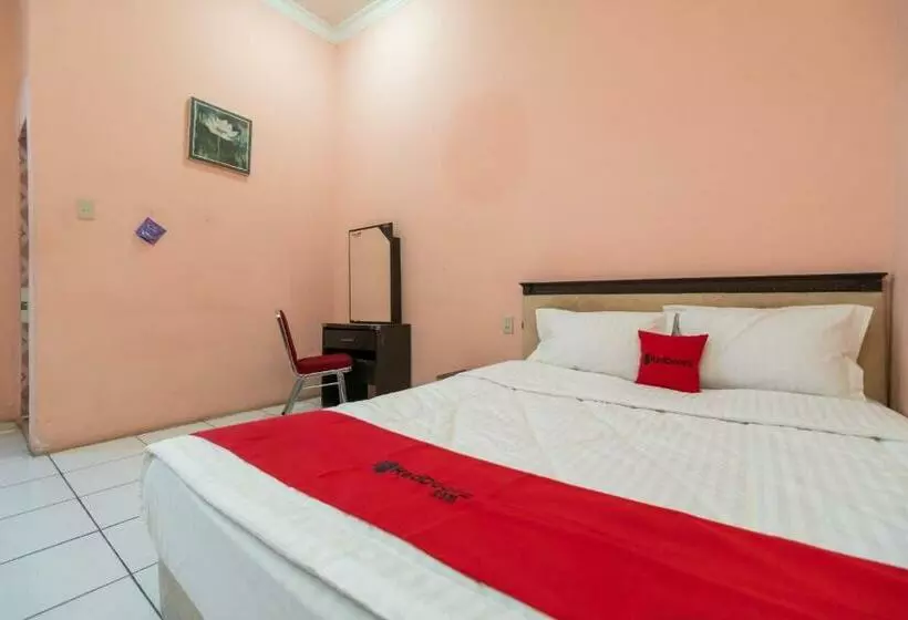Hotelli Reddoorz Near Silangit International Airport