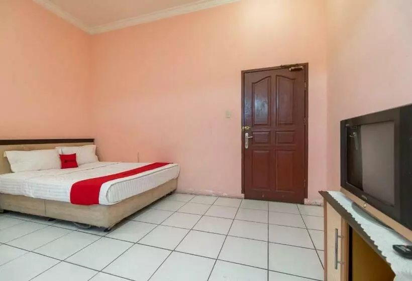 Hotelli Reddoorz Near Silangit International Airport