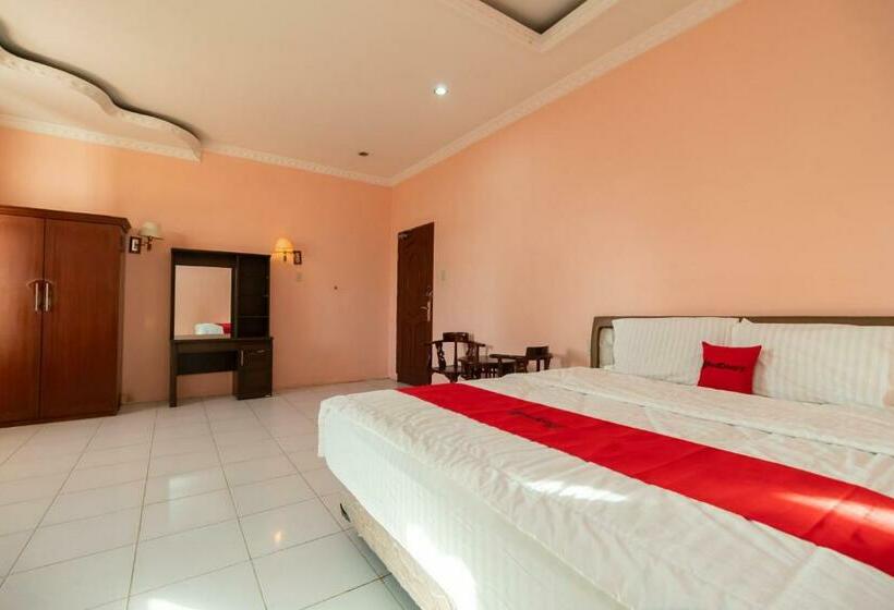 Отель Reddoorz Near Silangit International Airport