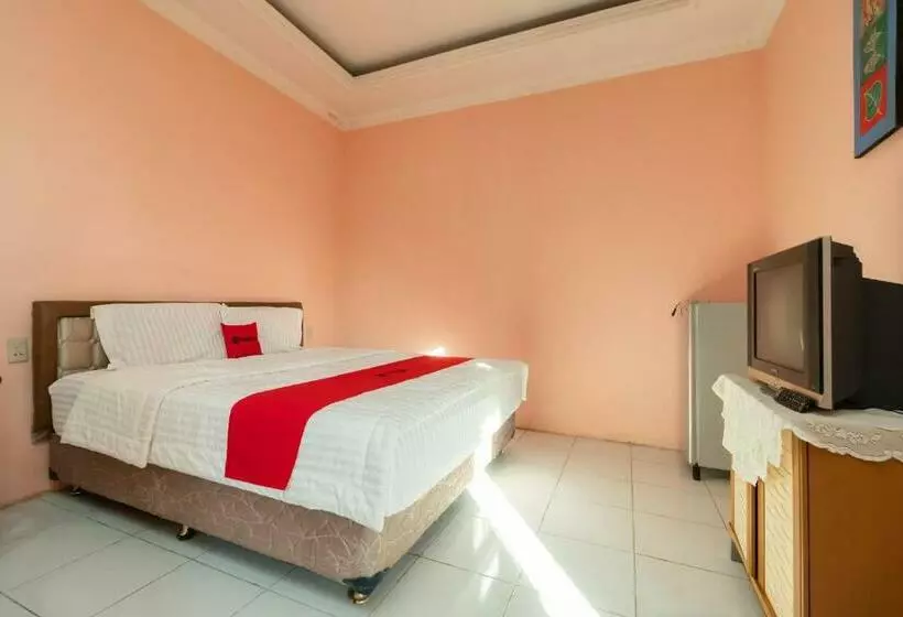 Hotelli Reddoorz Near Silangit International Airport