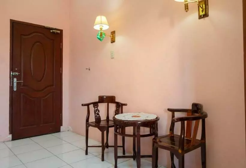 Hotelli Reddoorz Near Silangit International Airport