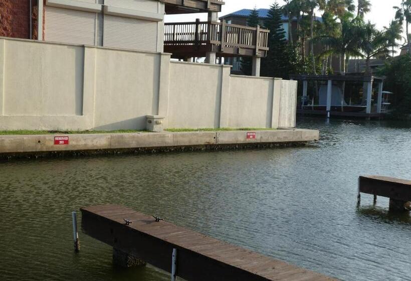 Fishermans Landing On The Bay  Las Marinas